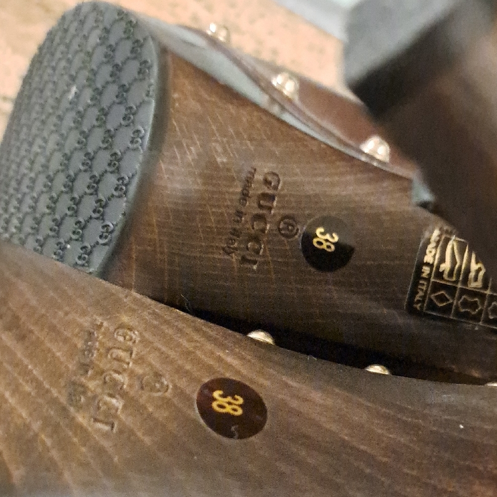 Gucci Women's Brown Leather Slide Sandals - Picture 10 of 12